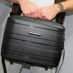 IT Luggage Momentous - Vanity Case (Black) -IT Luggage Store 3 f004b03a 36e1 4670 abb8 70679516df3e