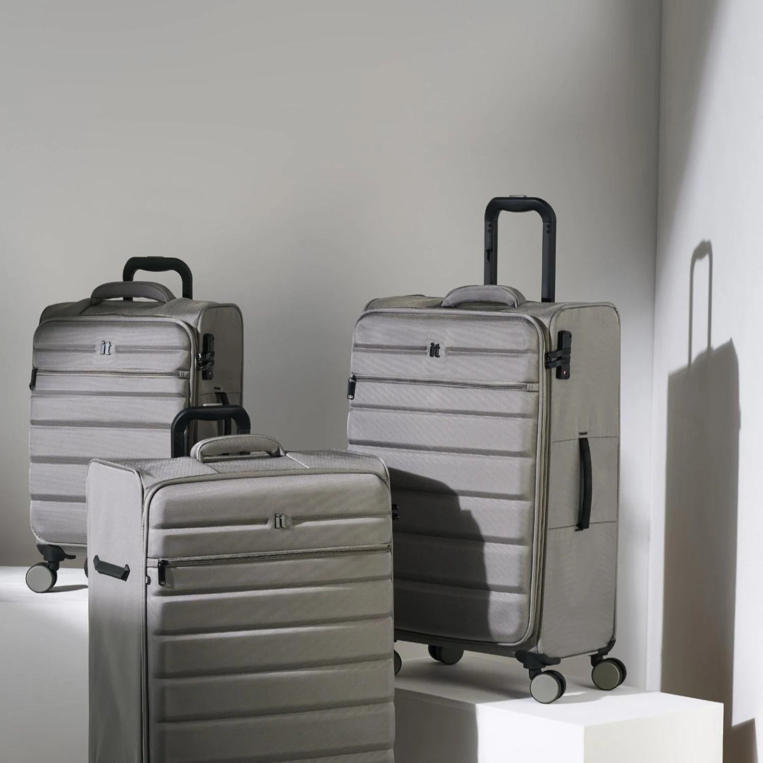 IT Luggage Census - 3pc Set (Grey Skin) 10 IT Luggage Census - 3pc Set (Grey Skin) - Image 10